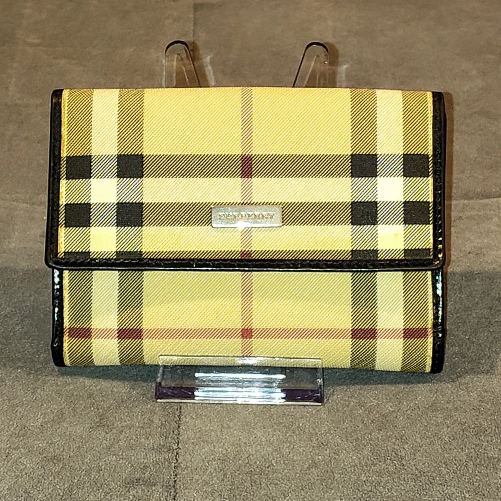 BURBERRY VINTAGE NOVA CHECK COATED CANVAS & PATENT LEATHER BI-FOLD SNAP WALLET